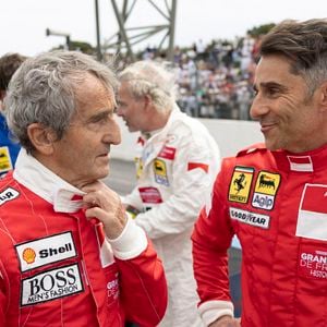 Durant l'agression, l'un des fils du champion a été contraint d'ouvrir le coffre-fort de la famille.

Alain Prost au Grand Prix de France Historique 2026 sur le circuit Paul Ricard au Castellet.