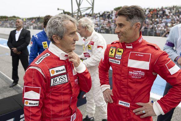 Durant l'agression, l'un des fils du champion a été contraint d'ouvrir le coffre-fort de la famille.

Alain Prost au Grand Prix de France Historique 2026 sur le circuit Paul Ricard au Castellet.
