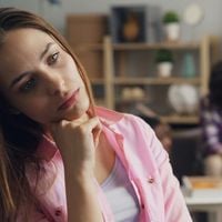 Pourquoi certaines personnes annulent leurs projets à la dernière minute ? La psychologie apporte une explication