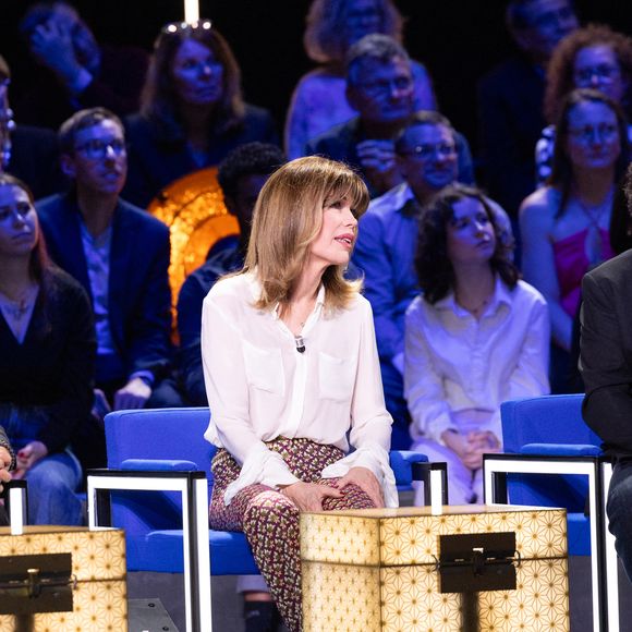 Exclusif - Frédéric François, André Manoukian, Isabelle Morizet (Karen Cheryl) lors de l'enregistrement de l'émission "La Boîte à secrets", présentée par F.Bollaert et diffusée le 16 janvier 2026 sur France 3, dans les studios du Lendit à Saint-Denis, France, le 16 décembre 2025. © Cyril Moreau/Bestimage