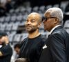Selon le parquet de Lyon, une enquête a été ouverte pour rechercher les causes du décès après la découverte du corps de Tony Parker Senior dimanche soir à son domicile.

Tony Parker avec son fils Josh et son père Tony Parker Sr - Basket-ball : Betclic Elite - Villeurbanne Vs Nancy (115-71) à l’Astroballe de Villeurbanne le 28 septembre 2025. © Sandrine Thesillat / PsNewZ/Bestimage