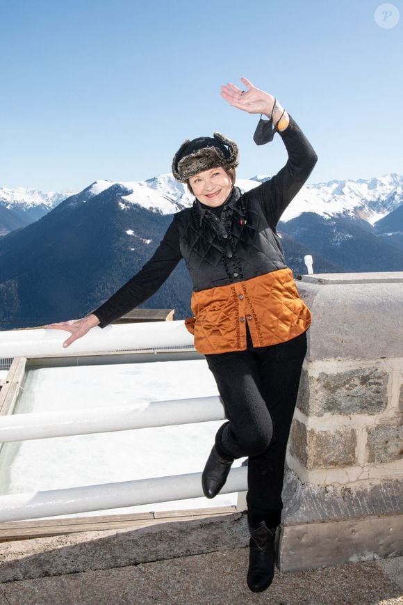 L'actrice française Macha Meril pose lors d'un photocall pendant le festival de télévision de Luchon, à Bagnere de Luchon, dans le sud-ouest de la France, le 10 février 2022. Photo by Daniel Derajinski/ABACAPRESS.COM