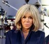 Elle rappelle que quelques centimètres de cheveux en trop peuvent durcir les traits, tandis qu’un bon travail de texture redonne de la légèreté. 

Brigitte Macron - Réception de la France Music Week au Palais de l'Elysée dans le cadre de la Fête de la Musique à Paris le 20 Juin 2025. © Dominique Jacovides/Bestimage