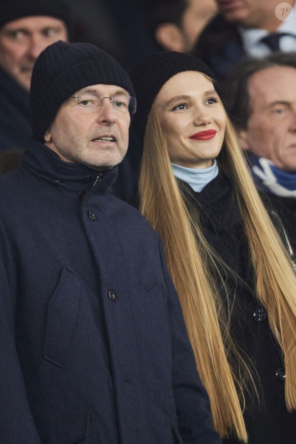 Dmitry Rybolovlev et sa compagne Daria Strokous - Célébrités dans les tribunes du match de Ligue 1 McDonald's opposant le Paris Saint-Germain (PSG) à L’AS Monaco (4-1) au Parc des Princes à Paris le 7 février 2024. © Cyril Moreau/Bestimage
