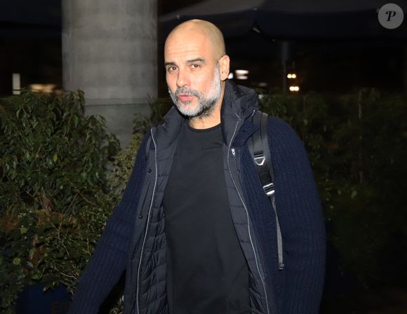Pep Guardiola dans les rues de Manchester.