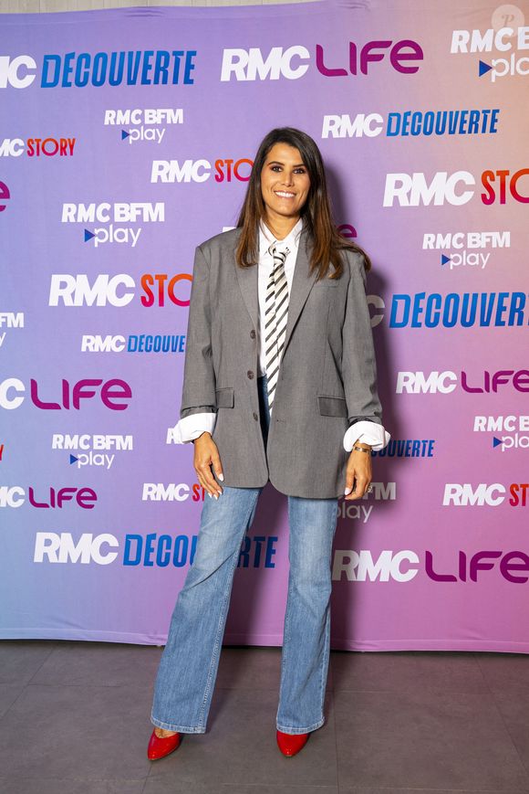Elle a partagé son émotion sur Instagram en remerciant ses équipes et la chaîne.

Karine Ferri lors de la conférence de presse de rentrée des chaînes du groupe RMC-BFM à Paris, le 17 septembre 2025. 
© Pierre Perusseau / Bestimage