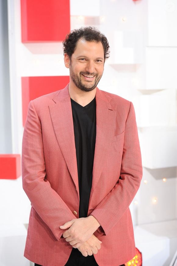 Retrouvez le dans l'émission présentée par Eric Antoine ce jeudi 3 avril.

Exclusif - Eric Antoine - Enregistrement de l'émission "Vivement dimanche" au Studio Gabriel à Paris, présentée par M.Drucker
© Guillaume Gaffiot / Bestimage