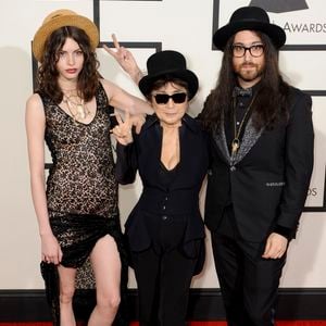 Sean Ono Lennon et Charlotte Kemp Muhl s'étaient rencontrés au festival Coachella en 2005, avant de former un couple à partir de 2007.

Yoko Ono, son fils Sean Lennon avec sa compagne Charlotte Kemp Muhl - 56eme ceremonie des Grammy Awards a Los Angeles le 26 janvier 2014.