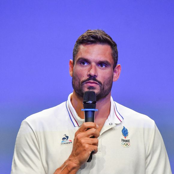 Florent Manaudou en conférence de presse de l'équipe de France de Natation au Club France porte de la Villette pour les Jeux Olympiques (JO) de Paris 2024, à Paris, France, le 25 juillet 2024. © Alexandre Fay/PixPlanete/Bestimage