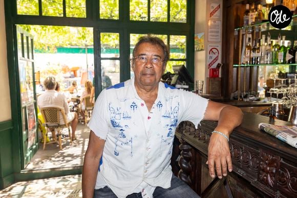 Dans cet entretien, Il revient aussi sur ses relations passées et ses prises de conscience personnelles.

Laurent Voulzy lors des séances de dédicaces "Les Plumes de Ramatuelle" au café de l'Ormeau, en marge du 41e Festival de Ramatuelle, le 10 août 2025.

© Cyril Bruneau / Bestimage