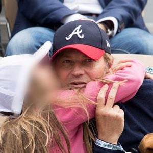 Laurent Delahousse et sa fille Sacha - Les célébrités dans les tribunes des Internationaux de France de Tennis de Roland Garros 2019 à Paris, France, le 29 mai 2019. © Jacovides-Moreau/Bestimage