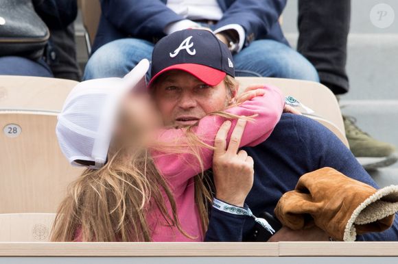 Laurent Delahousse et sa fille Sacha - Les célébrités dans les tribunes des Internationaux de France de Tennis de Roland Garros 2019 à Paris, France, le 29 mai 2019. © Jacovides-Moreau/Bestimage