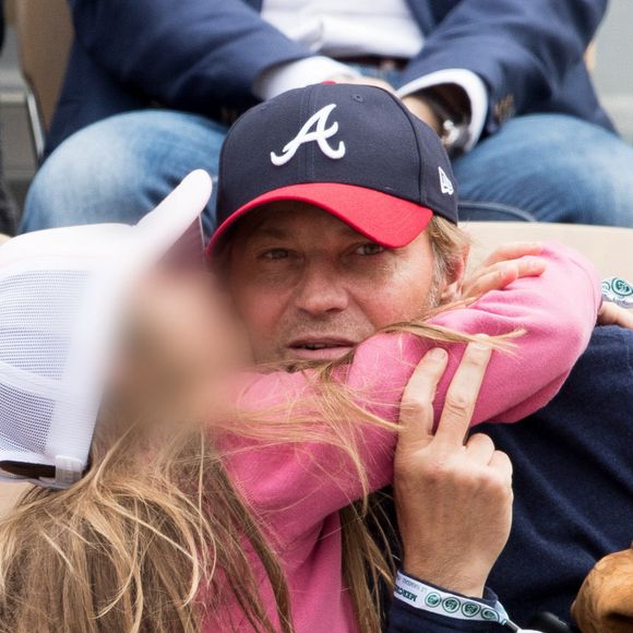 Laurent Delahousse et sa fille Sacha - Les célébrités dans les tribunes des Internationaux de France de Tennis de Roland Garros 2019 à Paris, France, le 29 mai 2019. © Jacovides-Moreau/Bestimage
