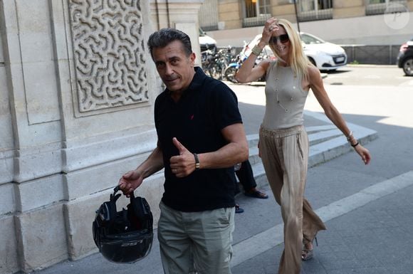 "50 000 ou 60 000" euros par an, soit, "quand ça va bien, 4 ou 5 000 euros" chaque mois, avait-il lâché au micro de Jordan De Luxe.

Albert Kassabi (Bébert du groupe Les Forbans) et sa femme Astrid - J.L.Lahaye s'est marié en secondes noces avec sa compagne P.Aubin à la mairie du 18ème arrondissement de Paris, le 2 juillet 2025. 

Photo : Agence / Bestimage