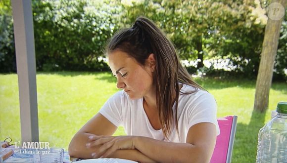 Dans le prochain épisode, elle fait ses annonces.

Célia fait son choix entre Florent et Clément dans "L'amour est dans le pré"