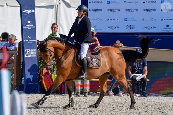 Serge Varsano sur Luca Toni lors du Prix Georgette Mag pendant le Longines Paris Eiffel Jumping au Champ de Mars à Paris, France, le 7 juillet 2018. © Pierre Perusseau/Bestimage