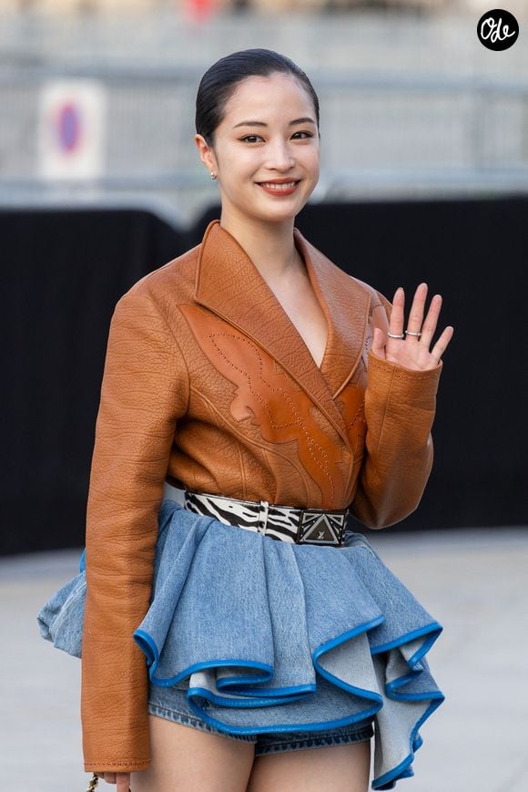 Suzu Hirose au défilé Louis Vuitton "Collection Femme Prêt-à-Porter Printemps/Eté 2026" lors de la Fashion Week de Paris, le 6 octobre 2026.

 © Florian Lavielle / Bestimage