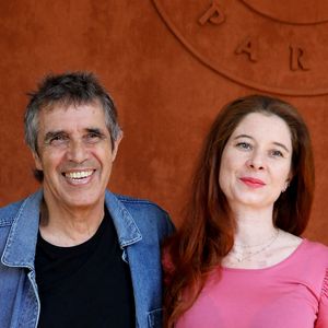 Julien Clerc avec sa femme Hélène Grémillon au village (jour 14) lors des Internationaux de France de Tennis de Roland Garros 2022 à Paris, France, le 4 juin 2022. © Dominique Jacovides/Bestimage