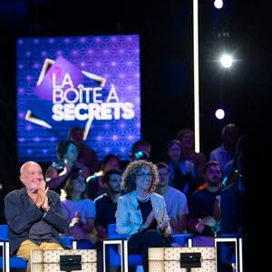 Exclusif - François Berléand et Mireille Dumas lors de l'enregistrement de l'émission "La Boîte à secrets", présentée par F.Bollaert et diffusée le 26 septembre 2025 sur France 3, dans les studios du Lendit à Saint-Denis, Seine Saint-Denis, France, le 8 septembre 2025. © Pierre Perusseau/Bestimage