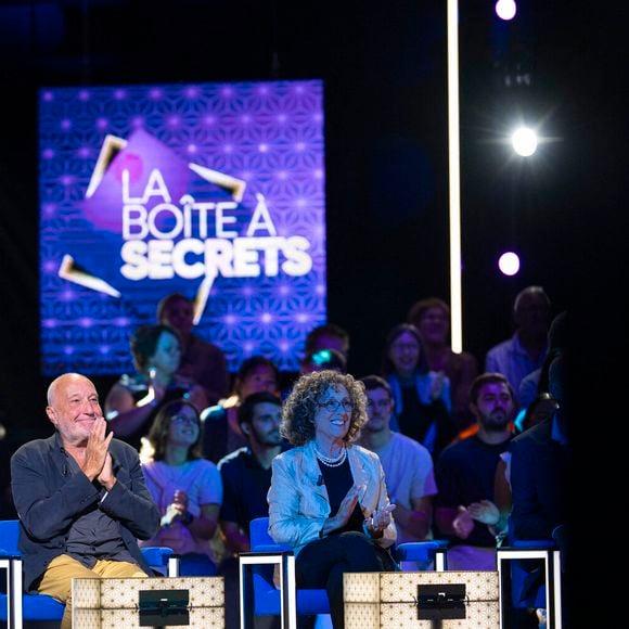 Exclusif - François Berléand et Mireille Dumas lors de l'enregistrement de l'émission "La Boîte à secrets", présentée par F.Bollaert et diffusée le 26 septembre 2025 sur France 3, dans les studios du Lendit à Saint-Denis, Seine Saint-Denis, France, le 8 septembre 2025. © Pierre Perusseau/Bestimage