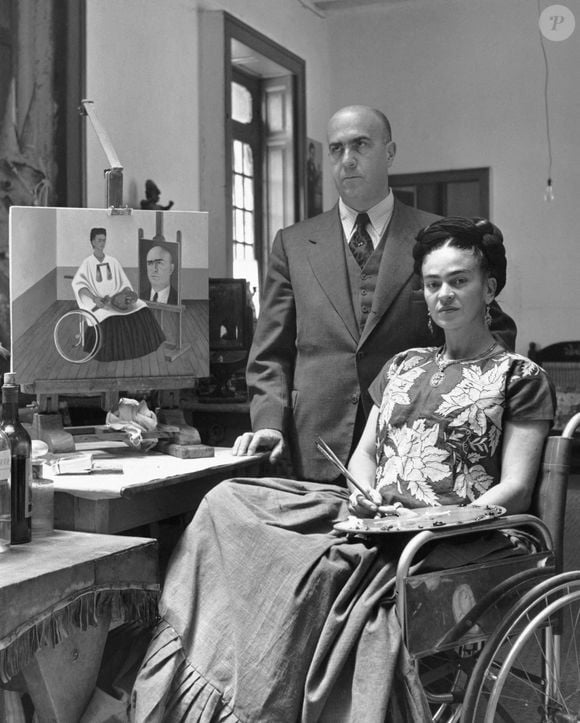 Frida Kahlo handicapée à 18 ans : un trajet en bus a mal tourné et l'a privée de sa "virginité" : Le diaporama - Purepeople