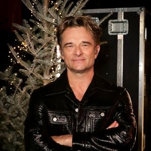 David Hallyday, en backstage de l'émission "La grande soirée du 31 décembre de Paris" diffusée sur France 2 sur les Champs-Elysées à Paris, France, le 31 décembre 2024. © Clovis-Tribeca/Bestimage