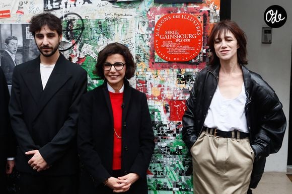 Ben Attal, Rachida Dati (ministre de la culture), Charlotte Gainsbourg lors de la cérémonie de dévoilement de la plaque "Maison des Illustres" de la Maison Gainsbourg à Paris, France, le 2 avril 2024. © Christophe Clovis/Bestimage