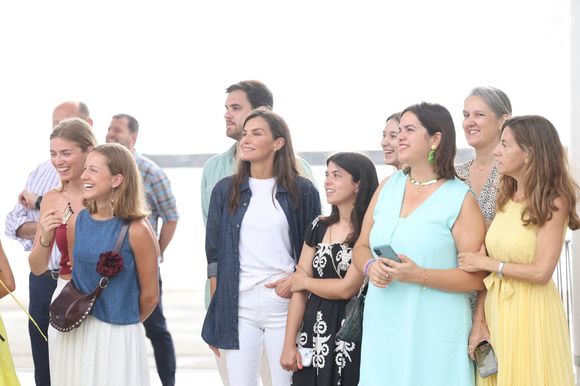 Aux côtés de Letizia d'Espagne, d'autres mères et familles de jeunes aspirants partageaient la même fébrilité...

La princesse Leonor et la reine Letizia se rencontrent à nouveau, après 4 mois, le 3 mai 2025, au Panama. Photo par Casa de S.M. el Rey/Europa Press/ABACAPRESS.COM