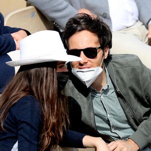 Vianney (Vianney Bureau) et sa compagne Catherine Robert (enceinte) dans les tribunes des Internationaux de France de tennis de Roland Garros à Paris, France, le 5 juin 2021. © Dominique Jacovides/Bestimage