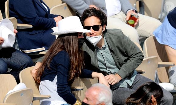 Vianney (Vianney Bureau) et sa compagne Catherine Robert (enceinte) dans les tribunes des Internationaux de France de tennis de Roland Garros à Paris, France, le 5 juin 2021. © Dominique Jacovides/Bestimage
