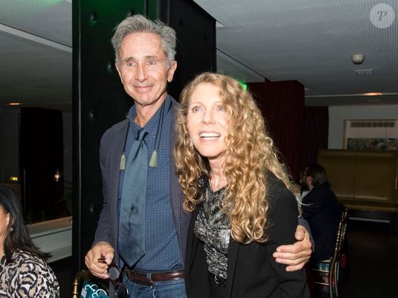 Thierry Lhermitte et sa femme Hélène lors de la 22ème édition des "Sapins de Noël des Créateurs" au théâtre des Champs-Elysées. Paris, le 17 novembre 2017.
© Pierre Perusseau/Bestimage