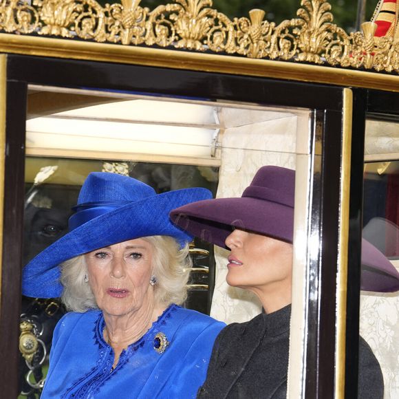 La reine Camilla et la première dame Melania Trump lors de la procession en calèche vers le château de Windsor, Berkshire, avant la cérémonie d'accueil au premier jour de la deuxième visite d'État du président américain au Royaume-Uni.  © Pettitt Jordan/PA Wire/ABACA
