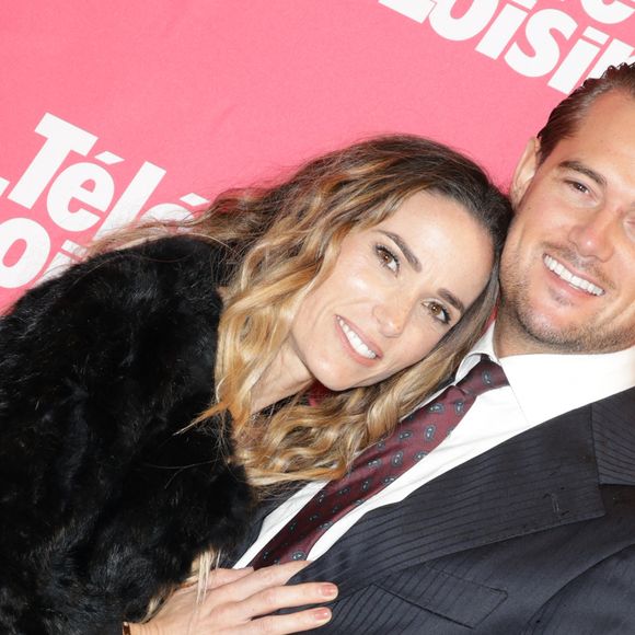 Capucine Anav et son mari Victor Dumas - Photocall de la soirée "Télé Loisirs Awards 2025" au Jardin d'Acclimatation à Paris le 23 septembre 2025. © Coadic Guirec/Bestimage