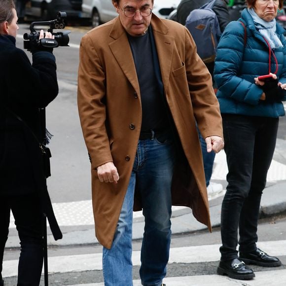 Albert Dupontel - Arrivées aux obsèques de Niels Arestrup à l'Église Saint-Roch à Paris. Le 10 décembre 2024
© Christophe Clovis / Bestimage