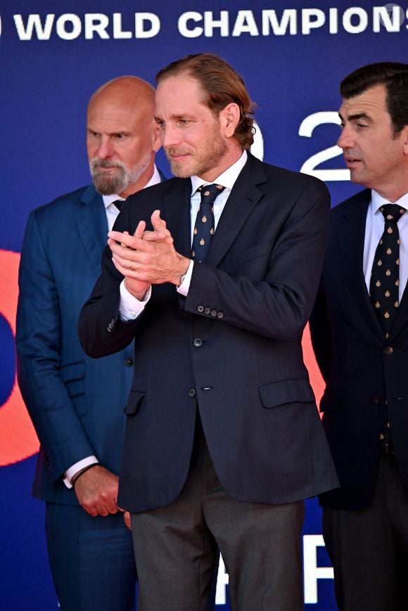Andrea Casiraghi, sa femme Tatiana Santo Domingo lors de la remise des prix avec Jeff Dodds, le PDG de la Formula E, Mike Fries, le CEO de Liberty Global, Michel Ferry, le commissaire général de l'Automobile Club de Monaco et le directeur des Grands Prix, Lionel Beffre, Conseiller de Gouvernement-Ministre de l'Intérieur, durant le Monaco E-Prix 2026, Round 9, le 16 mai 2026. © Bruno Bebert / Bestimage