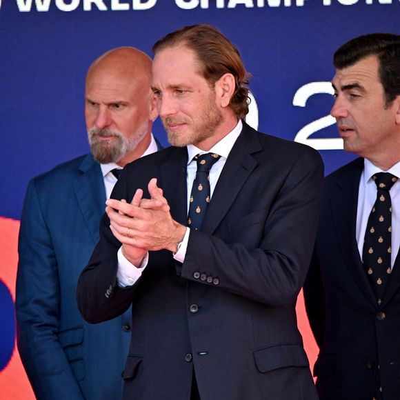 Andrea Casiraghi, sa femme Tatiana Santo Domingo lors de la remise des prix avec Jeff Dodds, le PDG de la Formula E, Mike Fries, le CEO de Liberty Global, Michel Ferry, le commissaire général de l'Automobile Club de Monaco et le directeur des Grands Prix, Lionel Beffre, Conseiller de Gouvernement-Ministre de l'Intérieur, durant le Monaco E-Prix 2026, Round 9, le 16 mai 2026. © Bruno Bebert / Bestimage