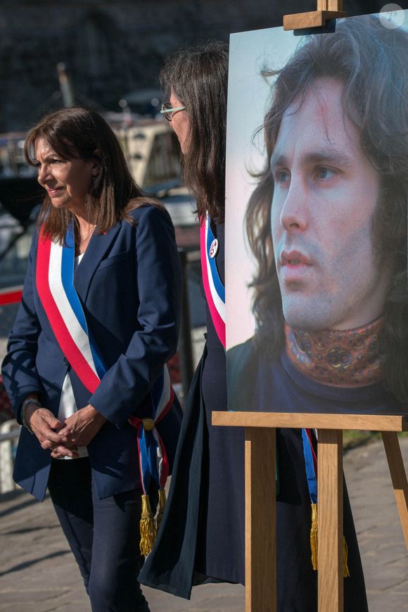 Anne Hidalgo lors de la cérémonie d'inauguration de la passerelle Jim Morrison près de la Bastille, dans le quartier où le chanteur a vécu quelques mois et où il est enterré, à Paris, France, le 11 avril 2025. Photo Denis Prezat/ABACAPRESS.COM