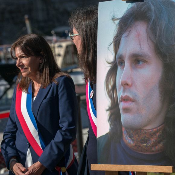Anne Hidalgo lors de la cérémonie d'inauguration de la passerelle Jim Morrison près de la Bastille, dans le quartier où le chanteur a vécu quelques mois et où il est enterré, à Paris, France, le 11 avril 2025. Photo Denis Prezat/ABACAPRESS.COM
