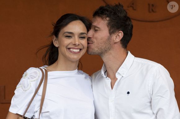 Marine et Stanislas n'ont pas manqué d'échanger des bisous et des regards complices, de quoi montrer qu'ils sont un couple aussi uni dans la vie que dans leur passion commune pour le sport.

Marine Lorphelin (Miss France) et son compagnon Stanislas Gruau au Village lors des Internationaux de France de Tennis de Roland Garros à Paris.  © Moreau / Jacovides / Bestimage