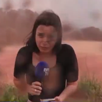 “Qui vous a laissé entrer ?” : Cette journaliste de BFM interrompue en direct par un pompier en colère lors des incendies dans l'Hérault