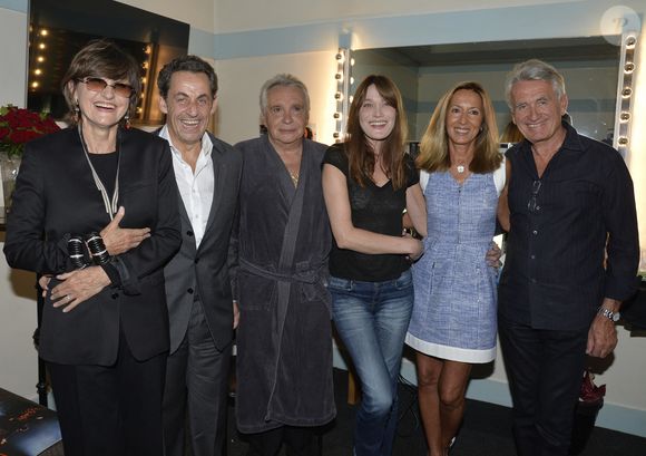 Anne-Marie Perier (femme de Michel Sardou), Nicolas Sarkozy, Michel Sardou, Carla Bruni-Sarkozy, Nicole et Gilbert Coullier - Loge de l'Olympia a l'issue du concert de Michel Sardou a Paris le 7 juin 2013. Alors que la presse les disait en froid, Vendredi soir, a l'issue de son concert, Michel Sardou a recu la visite de l'ancien president de la Republique et de son epouse Carla Bruni dans sa loge.