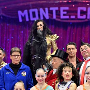 La princesse Stéphanie de Monaco a posé avec des artistes qui se produiront au 48eme Festival International du Cirque de Monte Carlo sous le chapiteau de Fontvieille à Monaco. Le festival débute le 16 janvier. © Bruno Bebert / Bestimage
