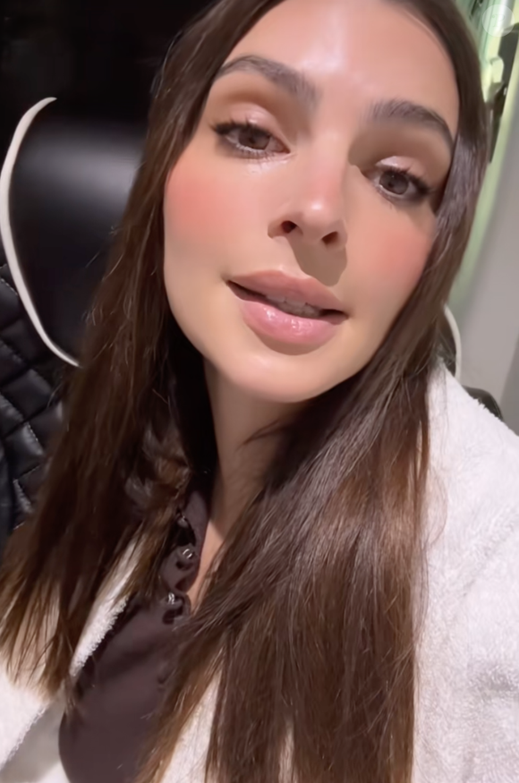 Elle s'est également dite "dégoûtée" par l'entreprise Blue Origin.

Emily Ratajkowski critique le vol spatial de Katy Perry sur TikTok