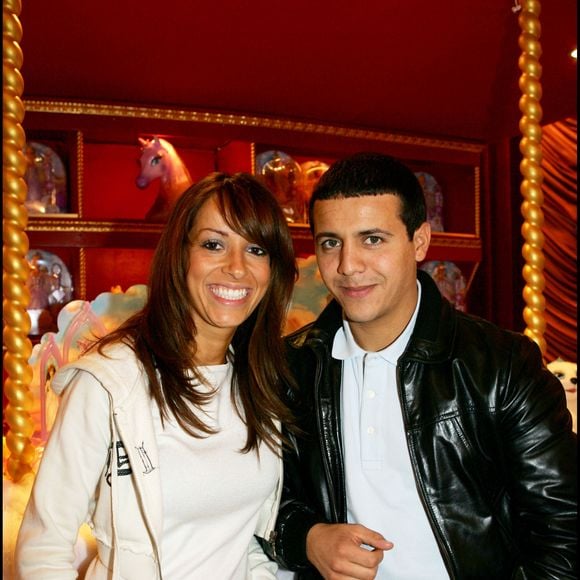 Aujourd'hui, Faudel n'a pas vu ses deux premiers enfants depuis 12 ans. La raison ? Son ex-femme lui reproche de ne pas avoir payé les pensions.

Faudel et son ex-femme au Cirque d'Hiver à Paris.  

Photo : Coadic Guirec / Bestimage