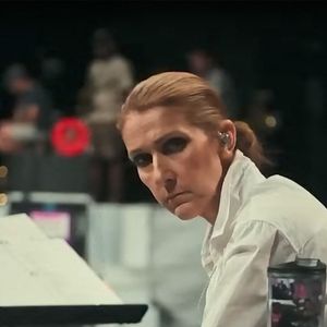 Une information en partie confirmée par la réalisatrice du documentaire intitulé "Je suis Céline Dion", Irene Taylor

Le documentaire I Am: Celine Dion, qui nous plonge notamment au cœur des épreuves qui ont forcé la chanteuse à mettre sa carrière sur pause, est disponible partout dans le monde depuis mardi sur Prime Video.
© Amazon Prime Video via Bestimage