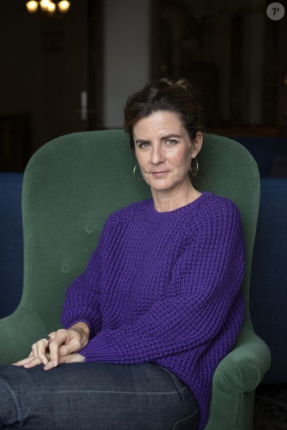 Il s'agit de l'autrice Camille Kouchner

Rendez-vous avec Camille Kouchner à Stockholm le 27 octobre 2022.

©TTNews / Bestimage