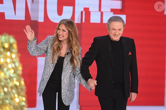 Hélène Ségara et Michel Drucker lors de l'enregistrement de l'émission "Vivement dimanche" au studio Rive gauche présentée par Michel Drucker le 12 novembre 2025 pour une diffusion sur France 3 le 21 décembre.

© Guillaume Gaffiot/Bestimage