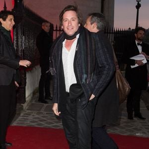 Thomas Dutronc à son arrivée au dîner organisé à l'occasion du lancement de la collection de bijoux « Clash » de Cartier, le 10 avril 2019 à Paris, en France. Photo : Nasser Berzane/ABACAPRESS.COM