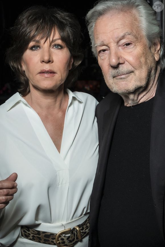 Exclusif - Pierre Arditi, Mathilde Seigner en backstage de l'enregistrement de l'émission "Serge Lama, le dernier rappel" présentée par F. Bollaert, diffusée le vendredi 21 novembre 2025 sur France 3 à 21h10, au théâtre Marigny à Paris, France, le 29 avril 2025. © Clovis-Moreau/Bestimage