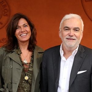 Pascal Praud, animateur de CNews et d'Europe 1, profite d'un repos estival mérité aux côtés de sa compagne Catherine Bancarel.
Pascal Praud et sa compagne Catherine Bancarel au photocall du village lors des Internationaux de France de Tennis de Roland Garros, à Paris.
© Jacovides-Moreau/Bestimage